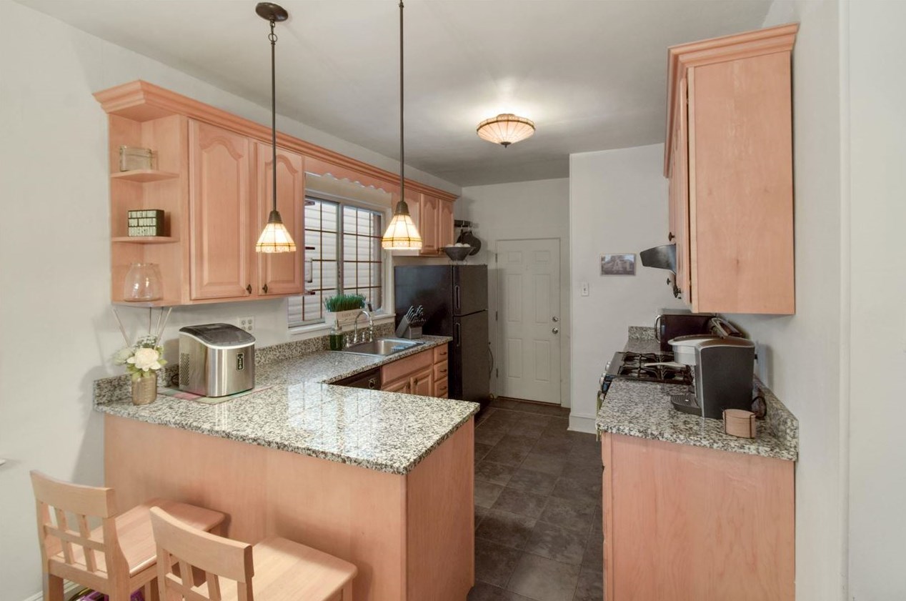 668 Ave E, Bayonne, NJ 07002