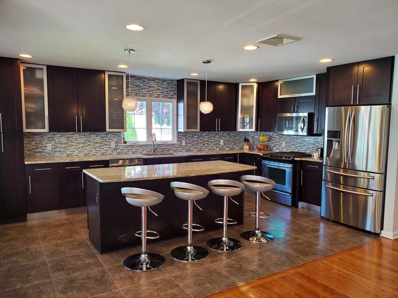 227 Pandolfi Ave, Secaucus, NJ 07094-3109