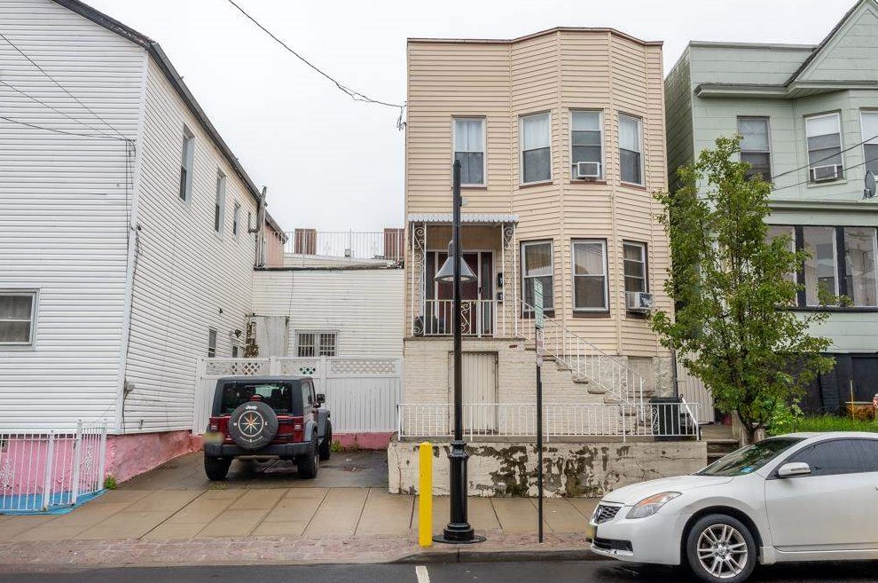2014 Kerrigan Ave, Union City, NJ 07087