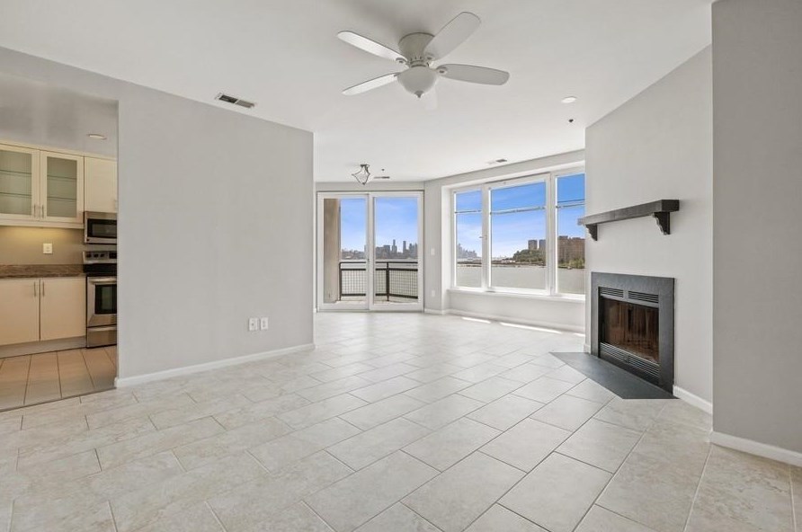 600 Harbor Blvd #904, Union City, NJ 07086