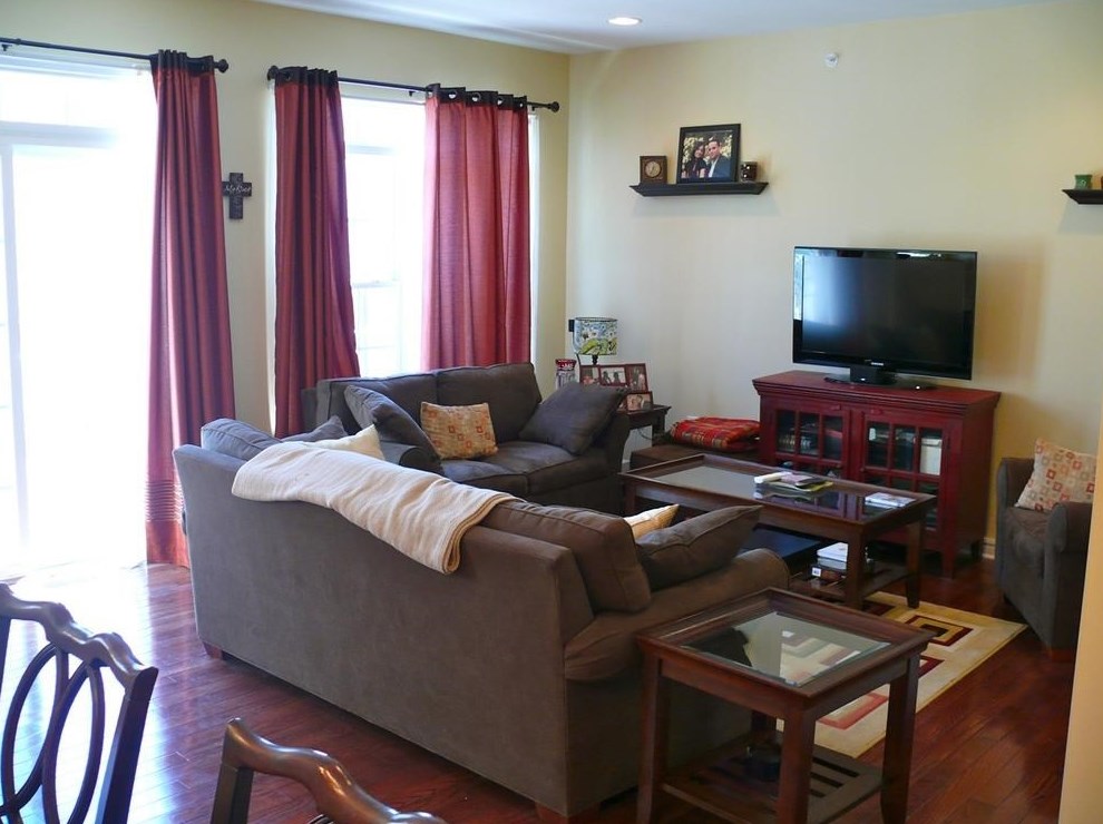 7 Surry Ct, Jersey City, NJ 07305