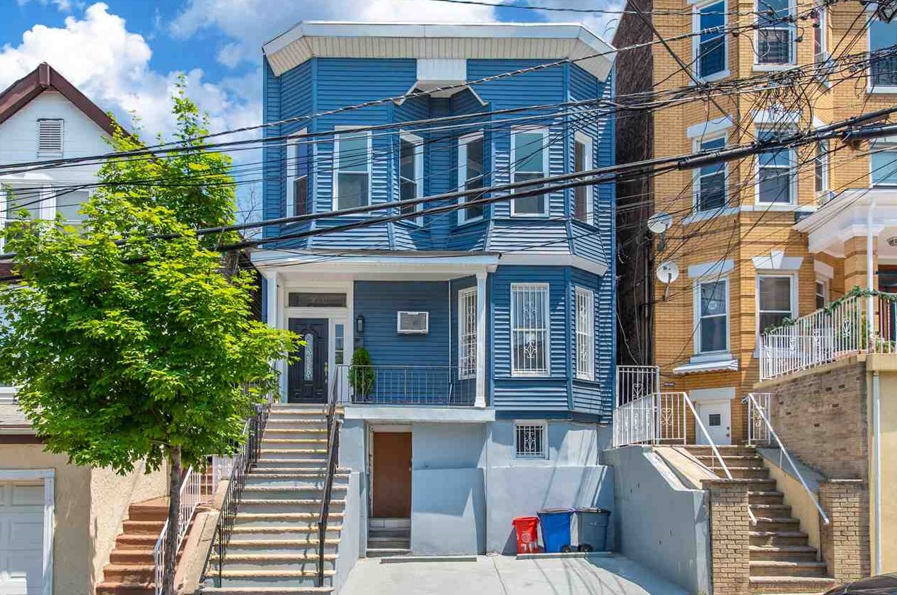 716 11th St, Union City, NJ 07087