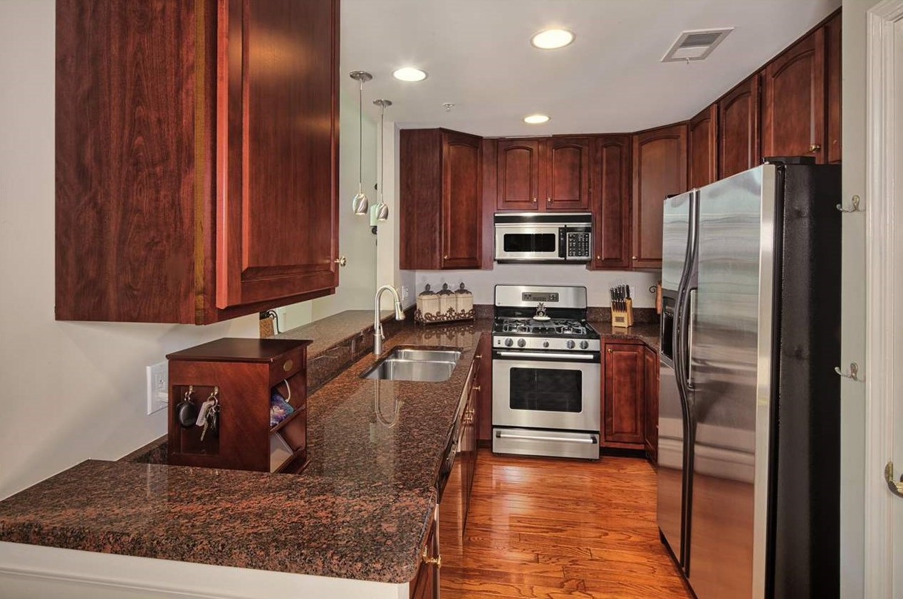 146 Lydia Dr, West New York, NJ 07093-8378