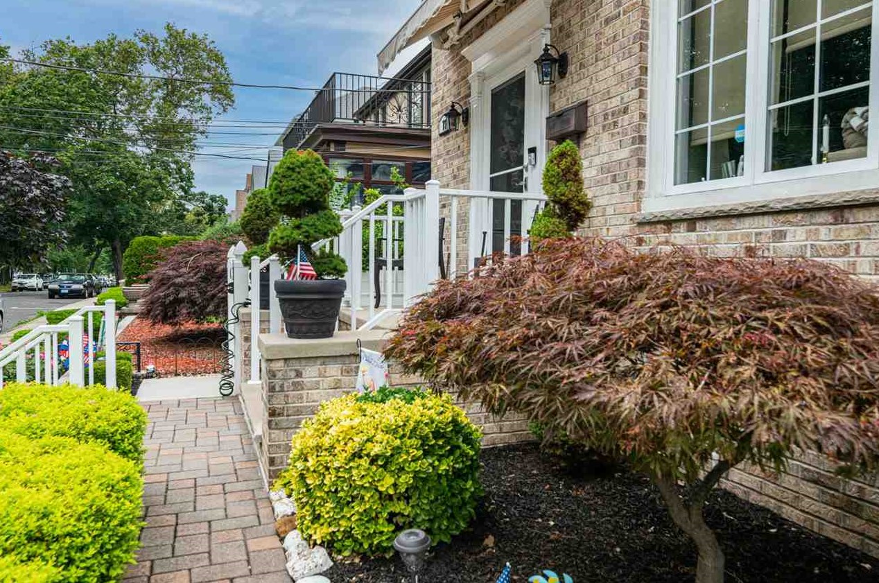 75 W 41st St, Bayonne, NJ 07002