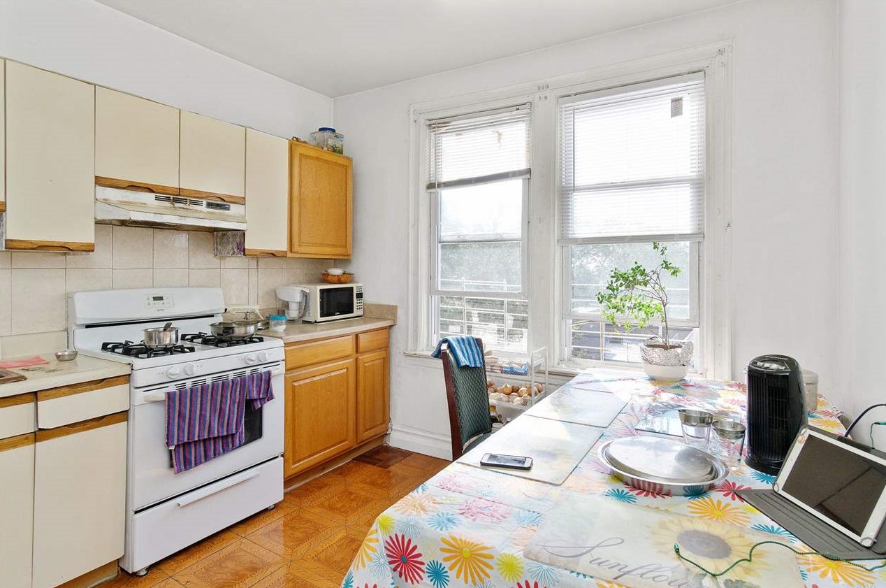 281 Liberty Ave, Jersey City NJ 07307-4417 exterior