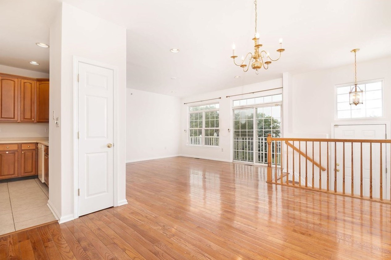 30 Tellicherry Ct, Jersey City, NJ 07305-5503