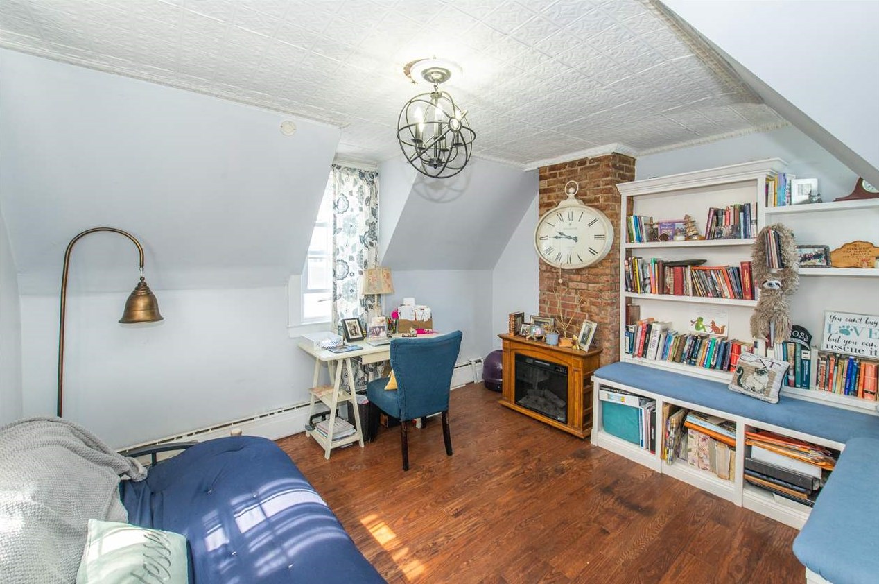 317 6th St, Union City, NJ 07087