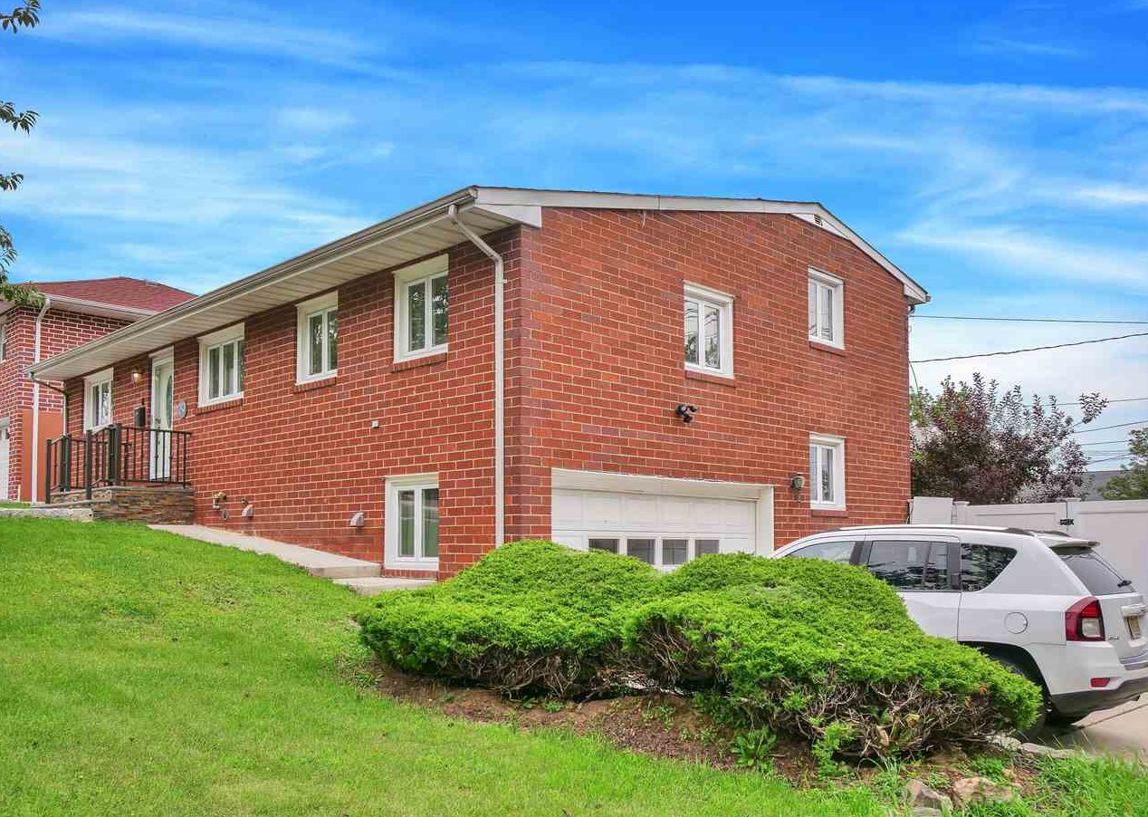 29 Pikeview Ter, Secaucus, NJ 07094-3818