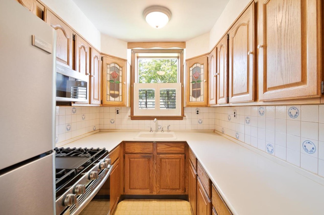 53 Parkside Ln, Bayonne, NJ 07002