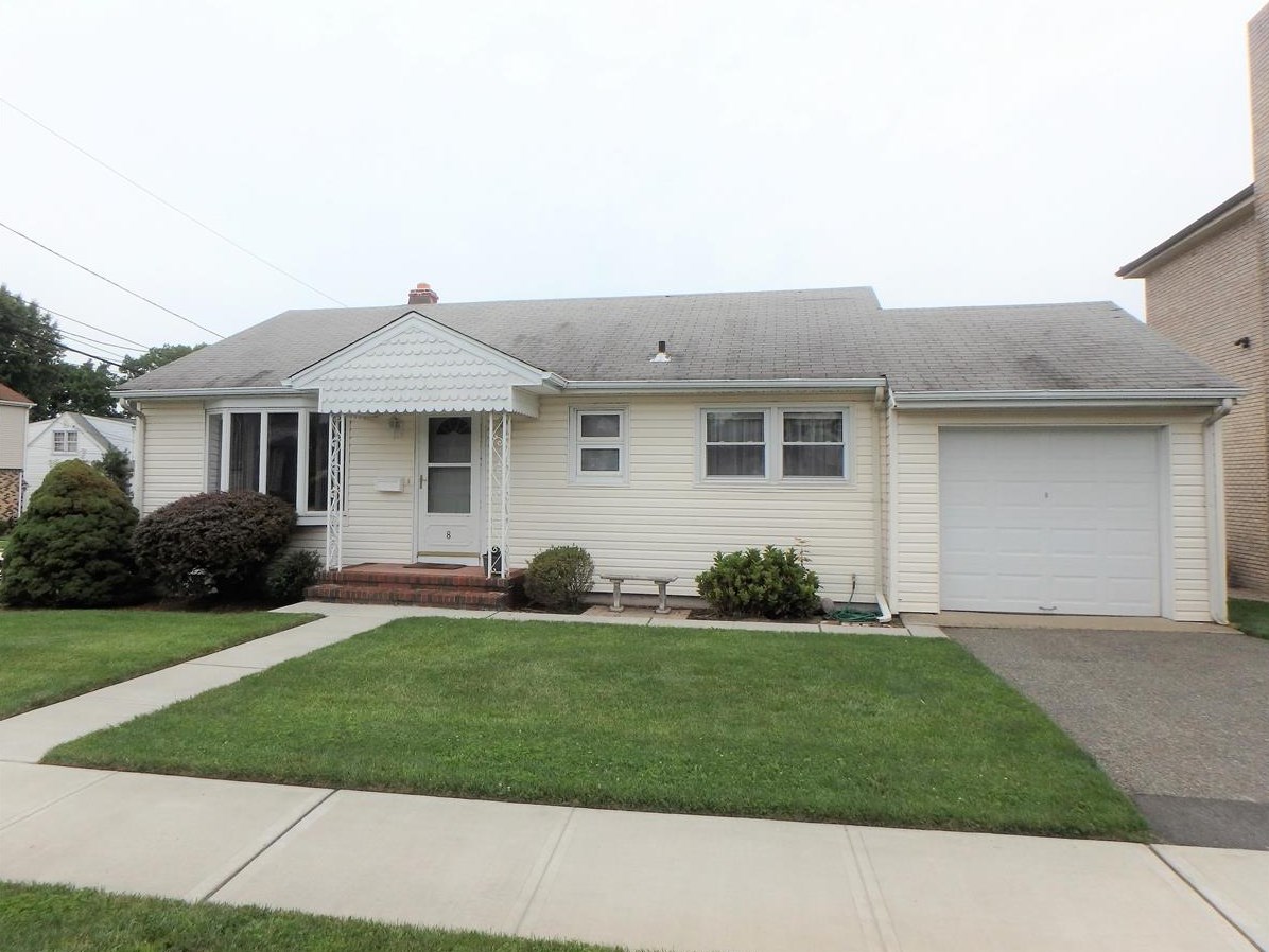 8 Edna Pl, Secaucus, NJ 07094-4102