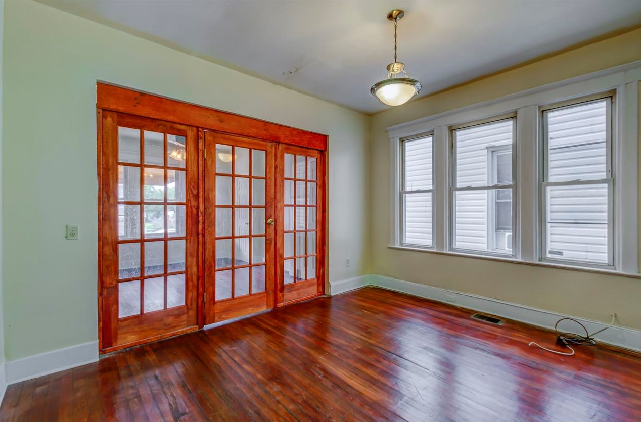78 Clerk St, Jersey City, NJ 07305-4322