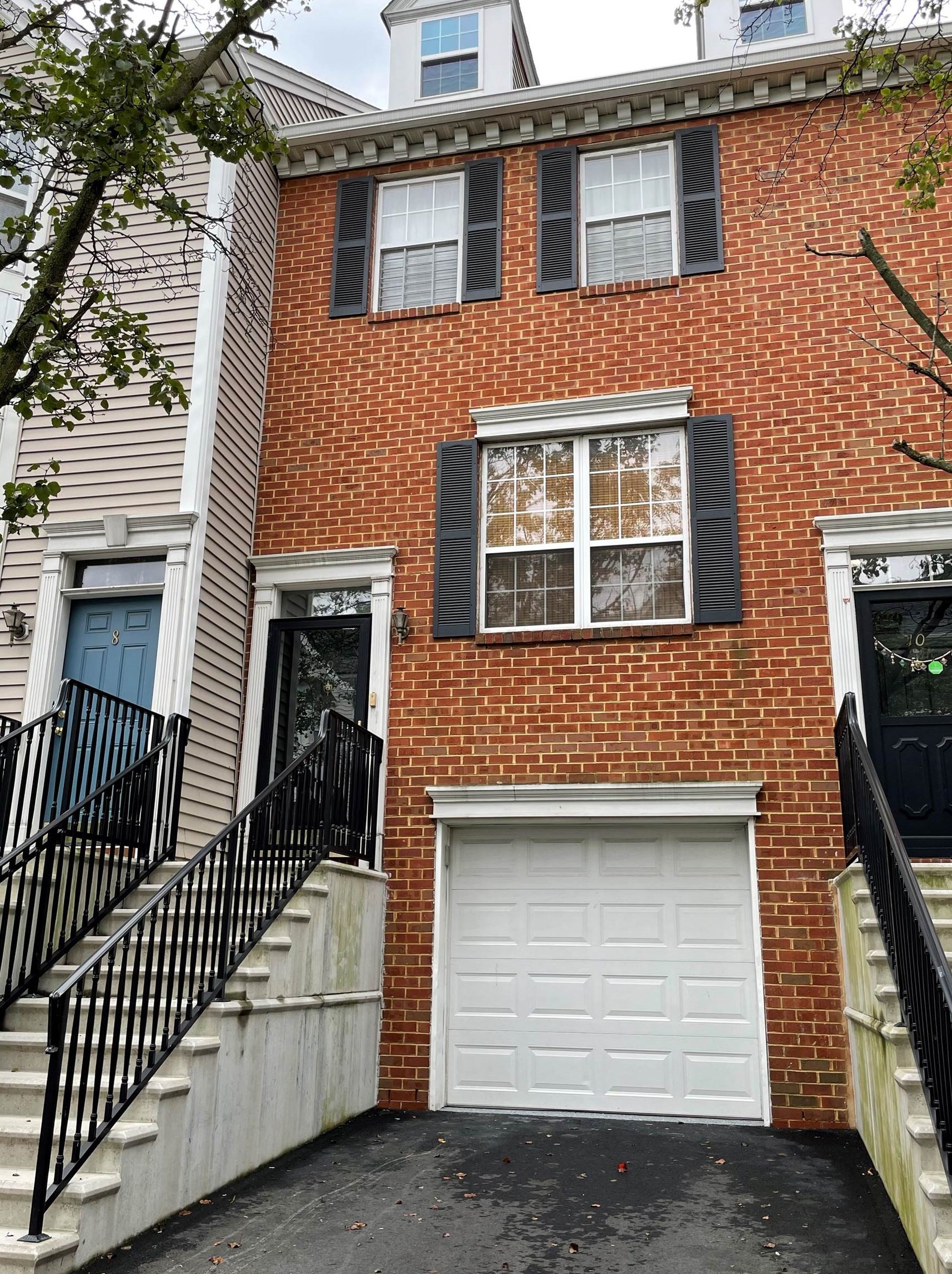 9 Locust St, Jersey City, NJ 07305