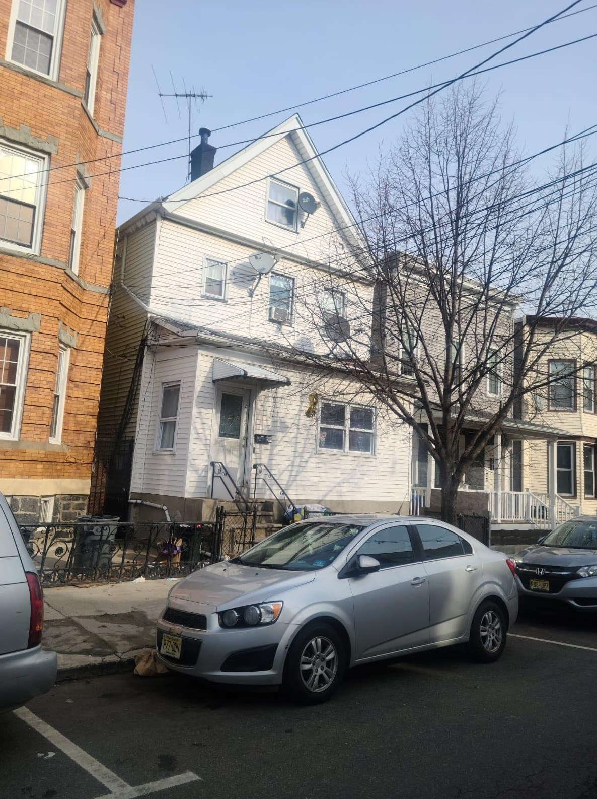 412 59th St, West New York, NJ 07093-2108