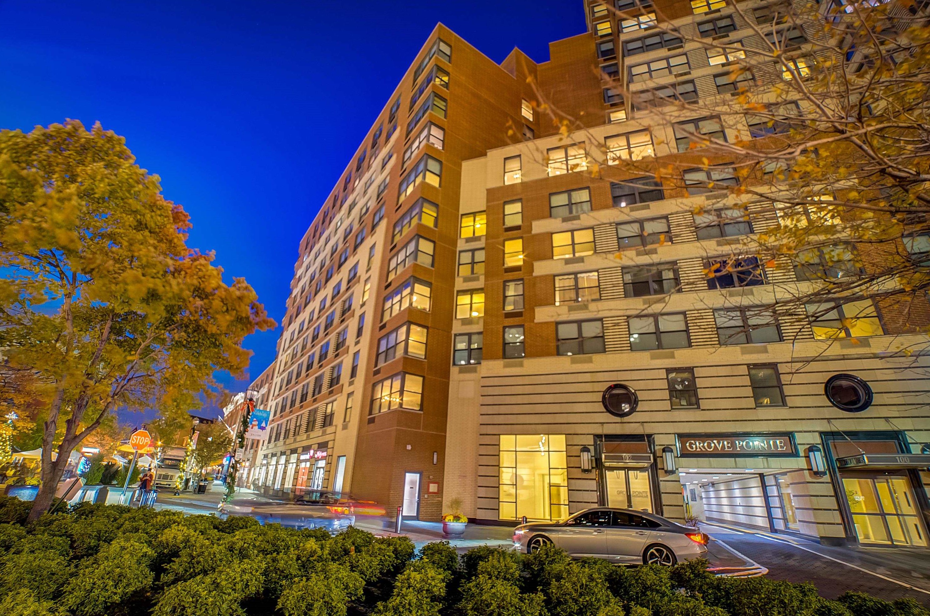 102 Christopher Columbus Dr, Jersey City, NJ 07302-5545