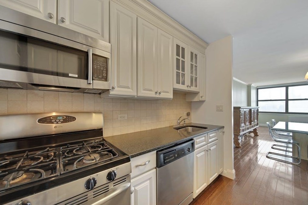 7000 Blvd E #33d, West New York, NJ 07093