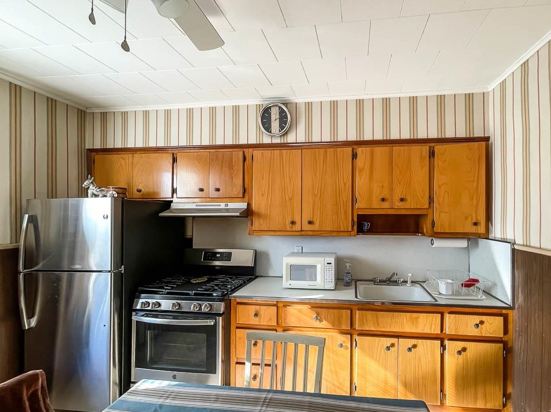 205 Ege Ave, Jersey City, NJ 07304-1412