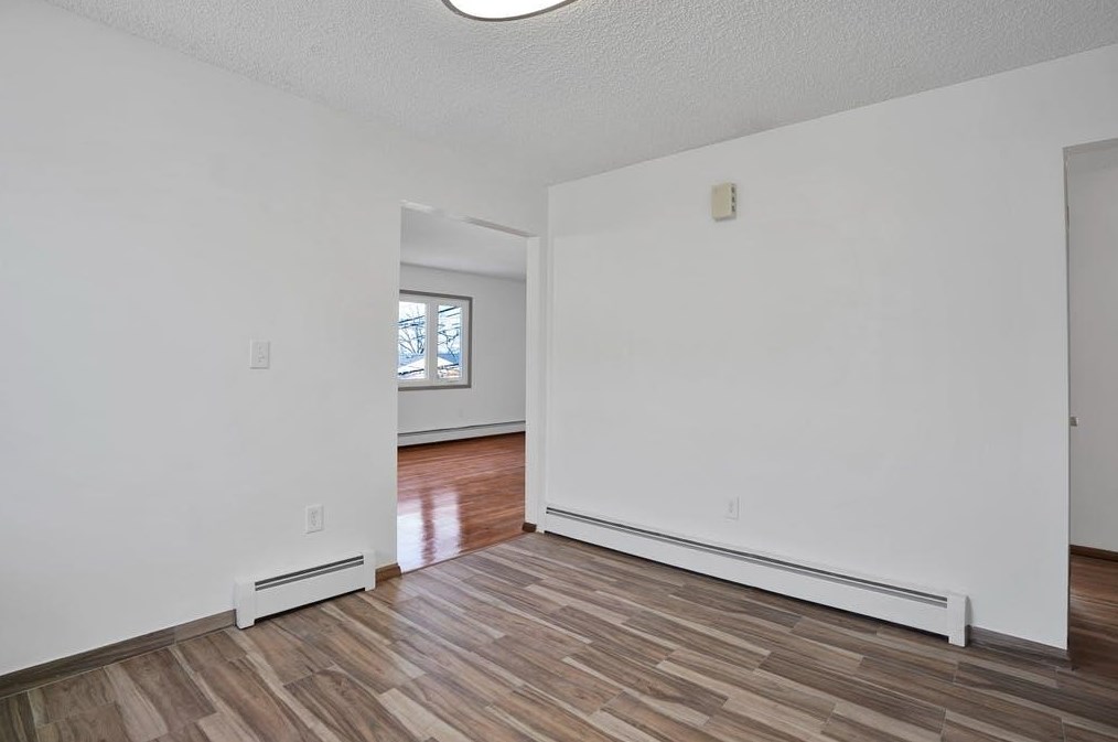 5 Ctr Ave, Secaucus NJ  07094-3224 exterior