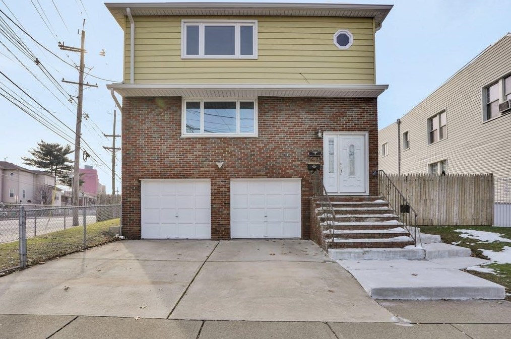 5 Ctr Ave, Secaucus NJ  07094-3224 exterior