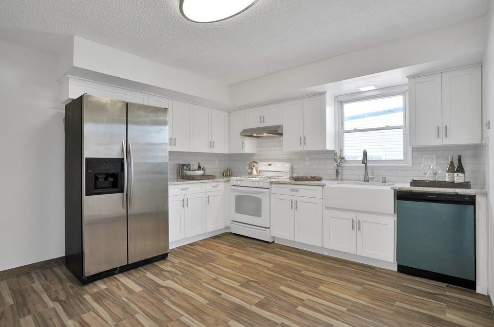 5 Ctr Ave, Secaucus NJ  07094-3224 exterior