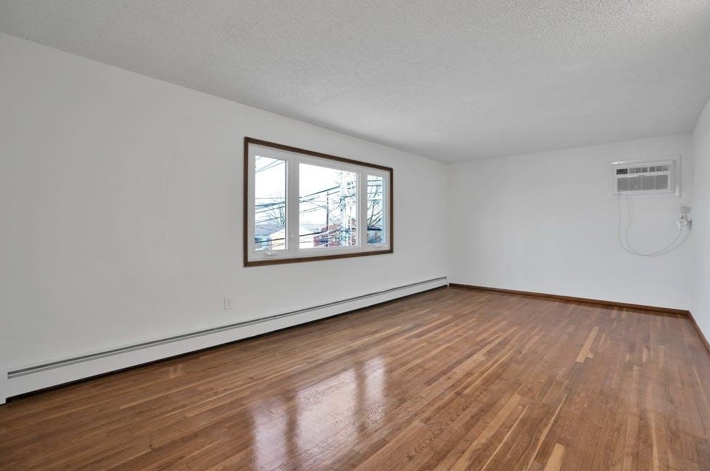 5 Ctr Ave, Secaucus NJ  07094-3224 exterior