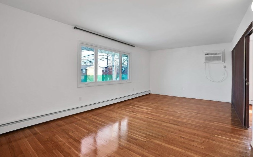 5 Ctr Ave, Secaucus NJ  07094-3224 exterior