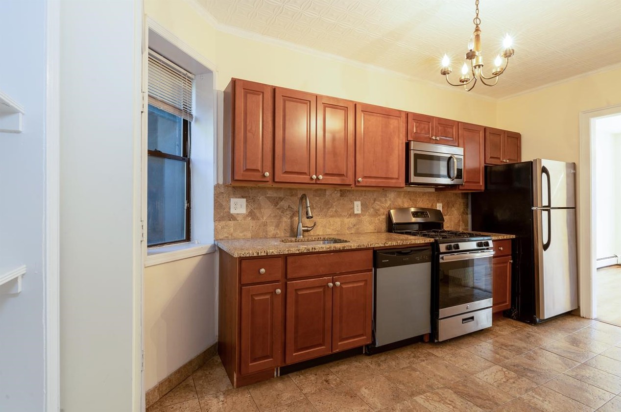 281 Grove St #1, Jersey City, NJ 07302