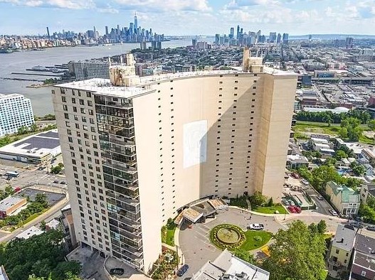 380 Mountain Rd #207, Union City, NJ 07087