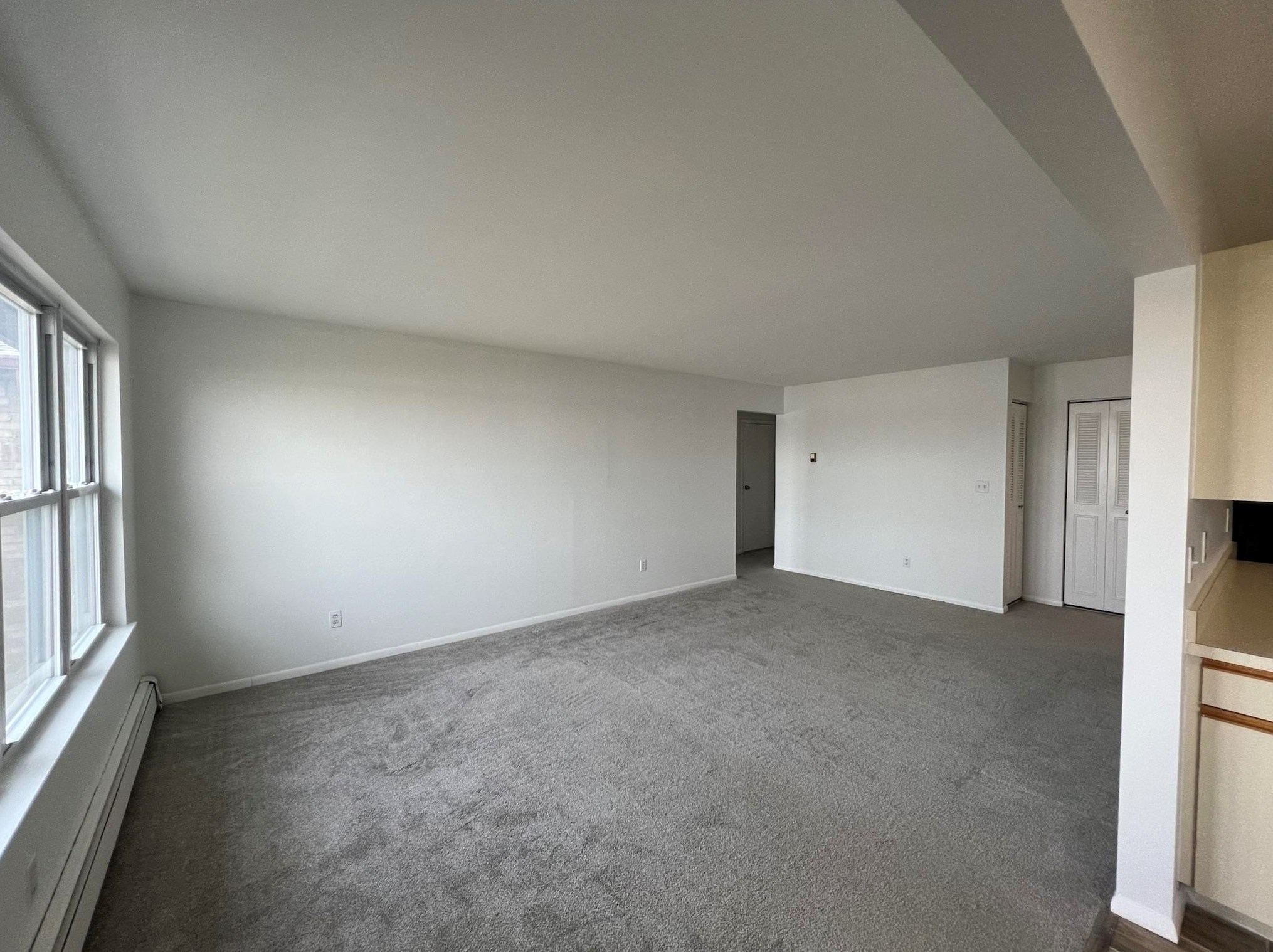 83 Riverview Ct, Secaucus NJ  07094-4059 exterior
