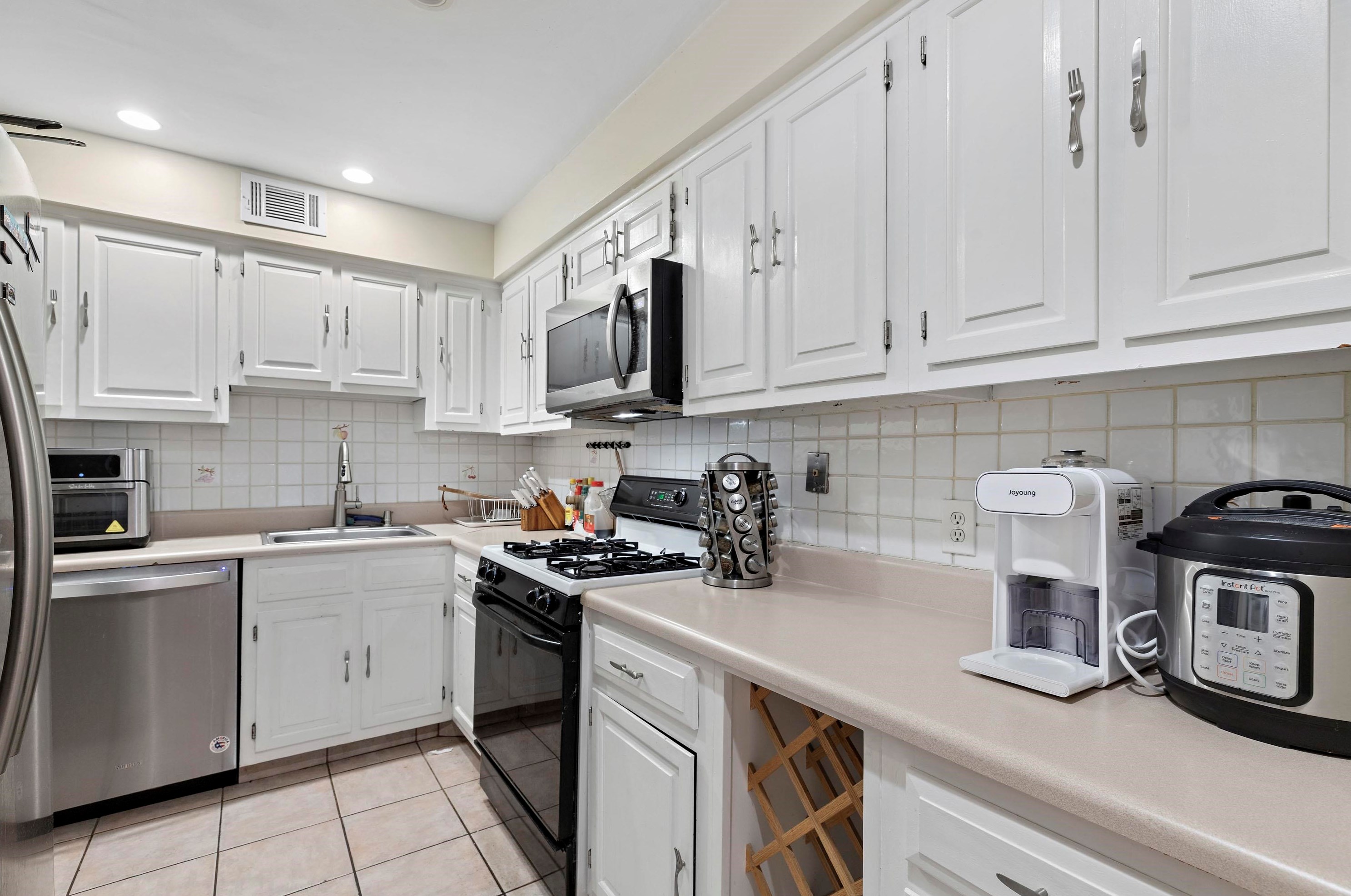 461 Dunlin Plaza #461, Secaucus, NJ 07094