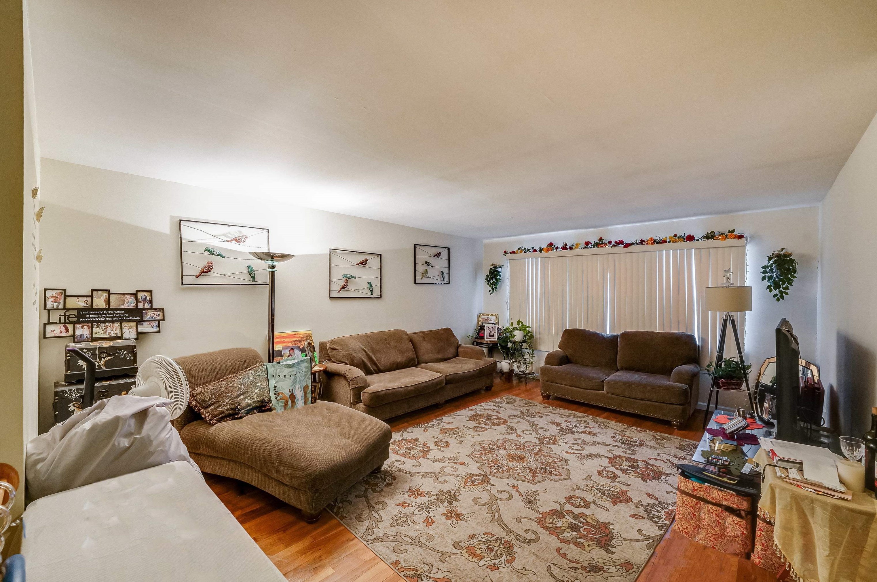 40 Briarwood Rd, Jersey City, NJ 07305-1244
