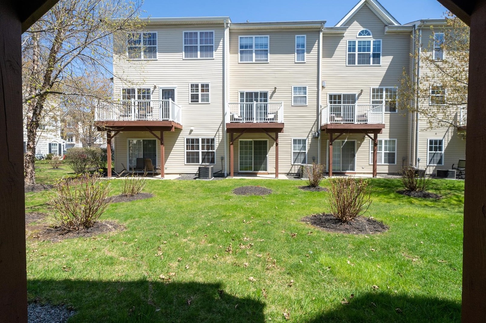 55 Mallard Pl, Secaucus NJ  07094-2942 exterior