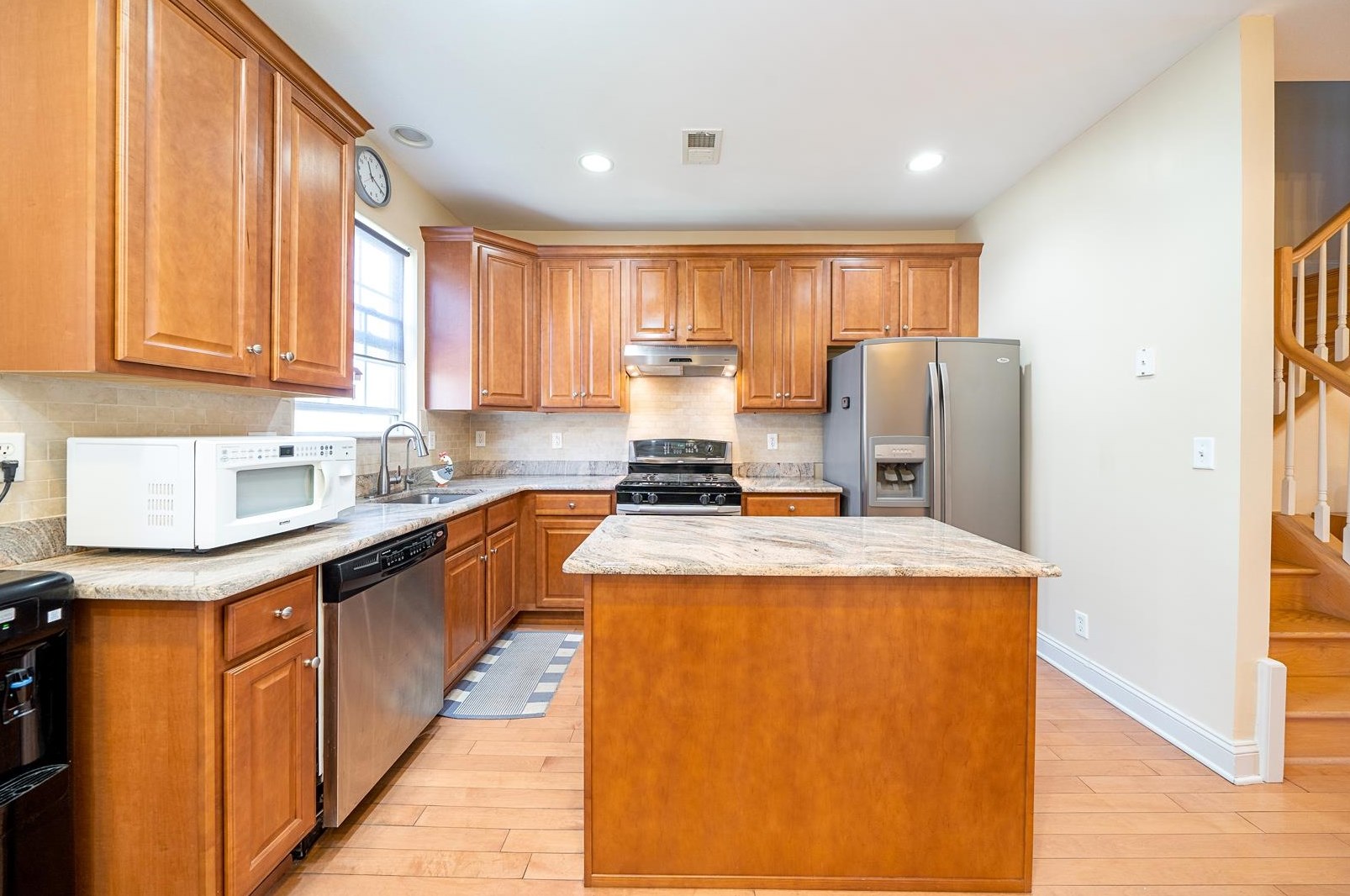 55 Mallard Pl, Secaucus NJ  07094-2942 exterior