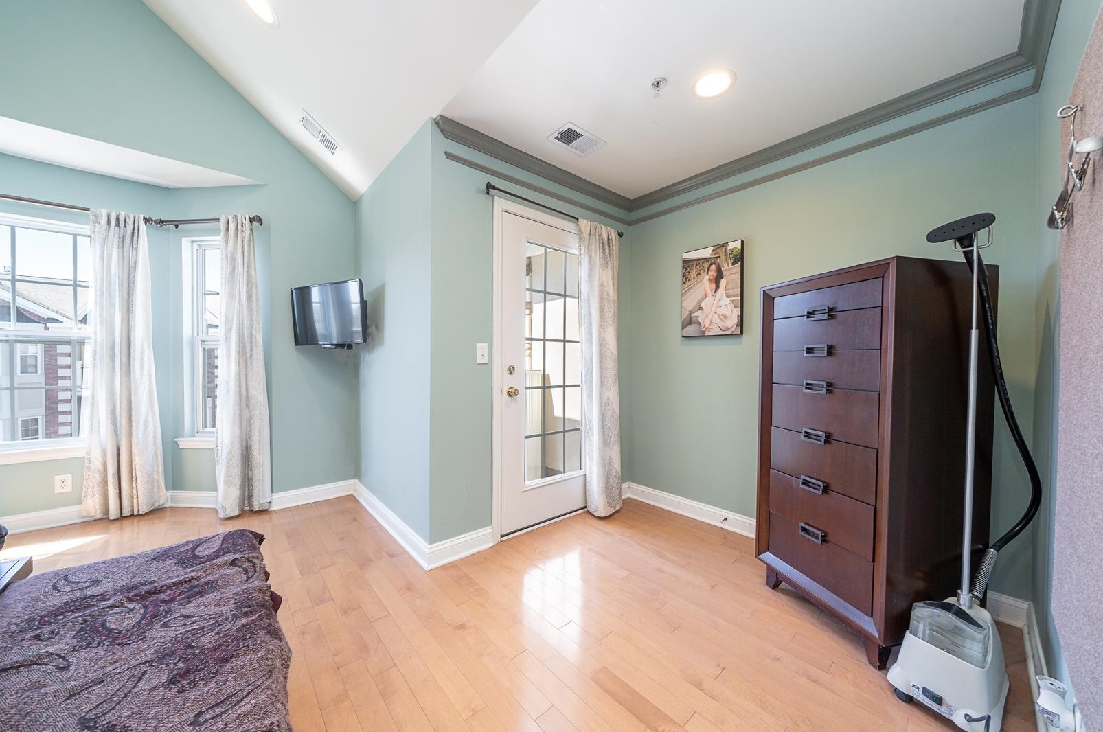 55 Mallard Pl, Secaucus NJ  07094-2942 exterior