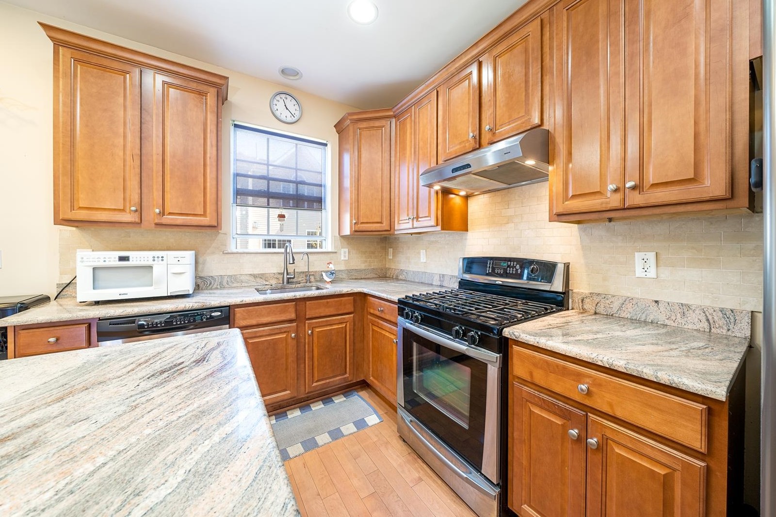 55 Mallard Pl, Secaucus NJ  07094-2942 exterior