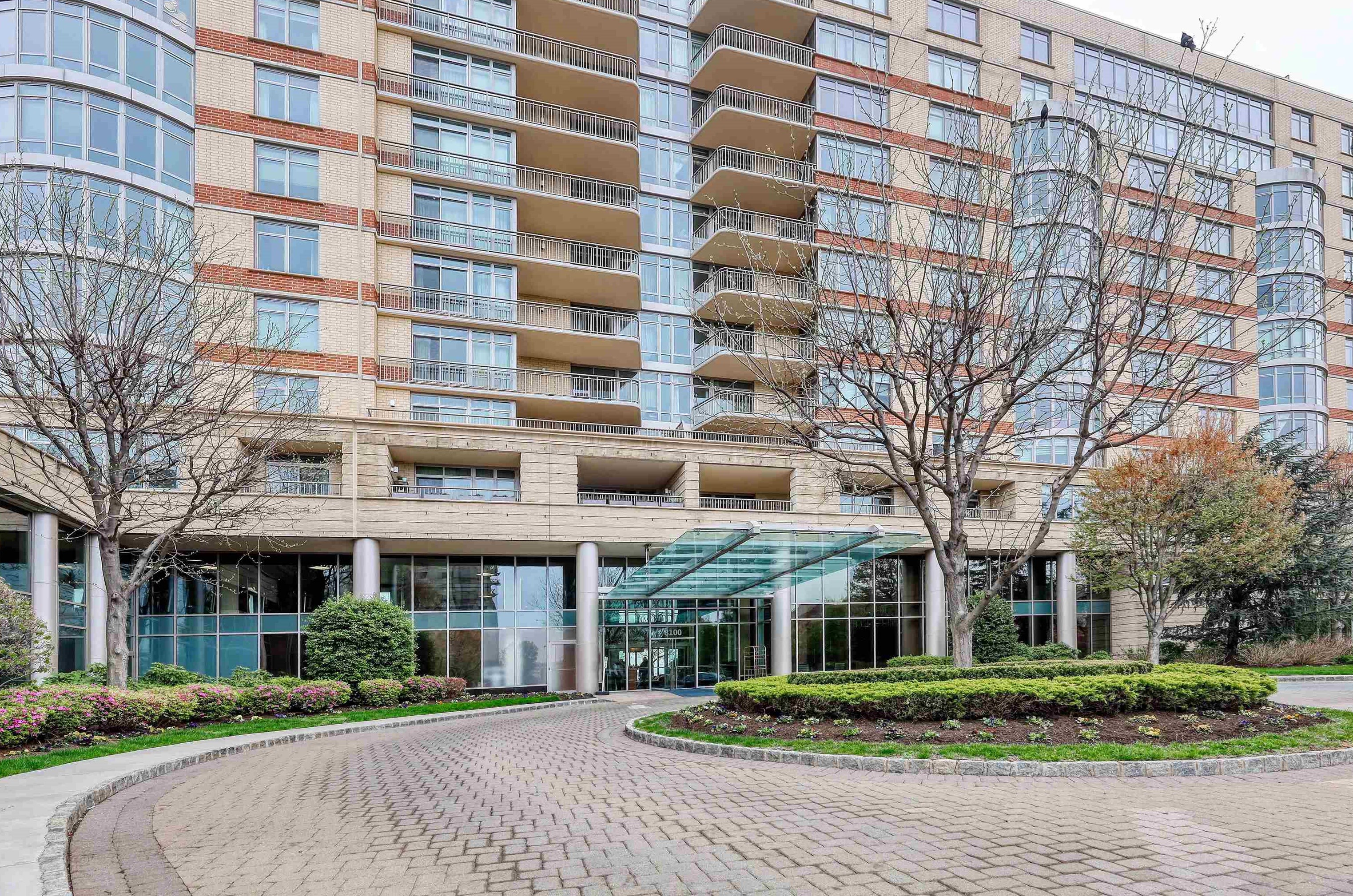 8100 River Rd #305, North Bergen, NJ 07047