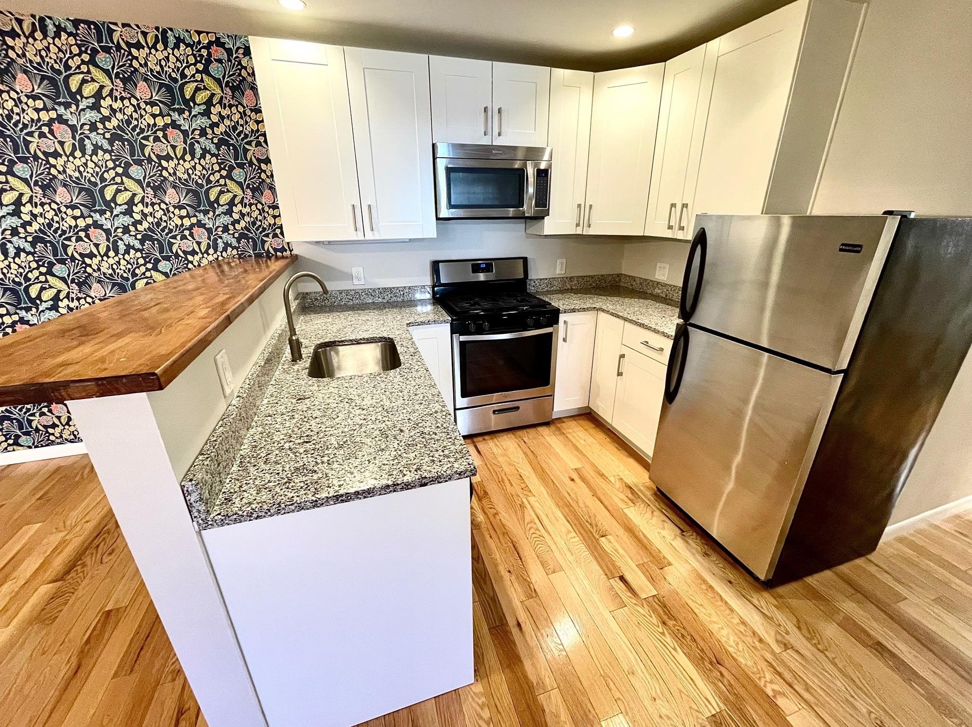 360 6th St, Jersey City, NJ 07302-1807