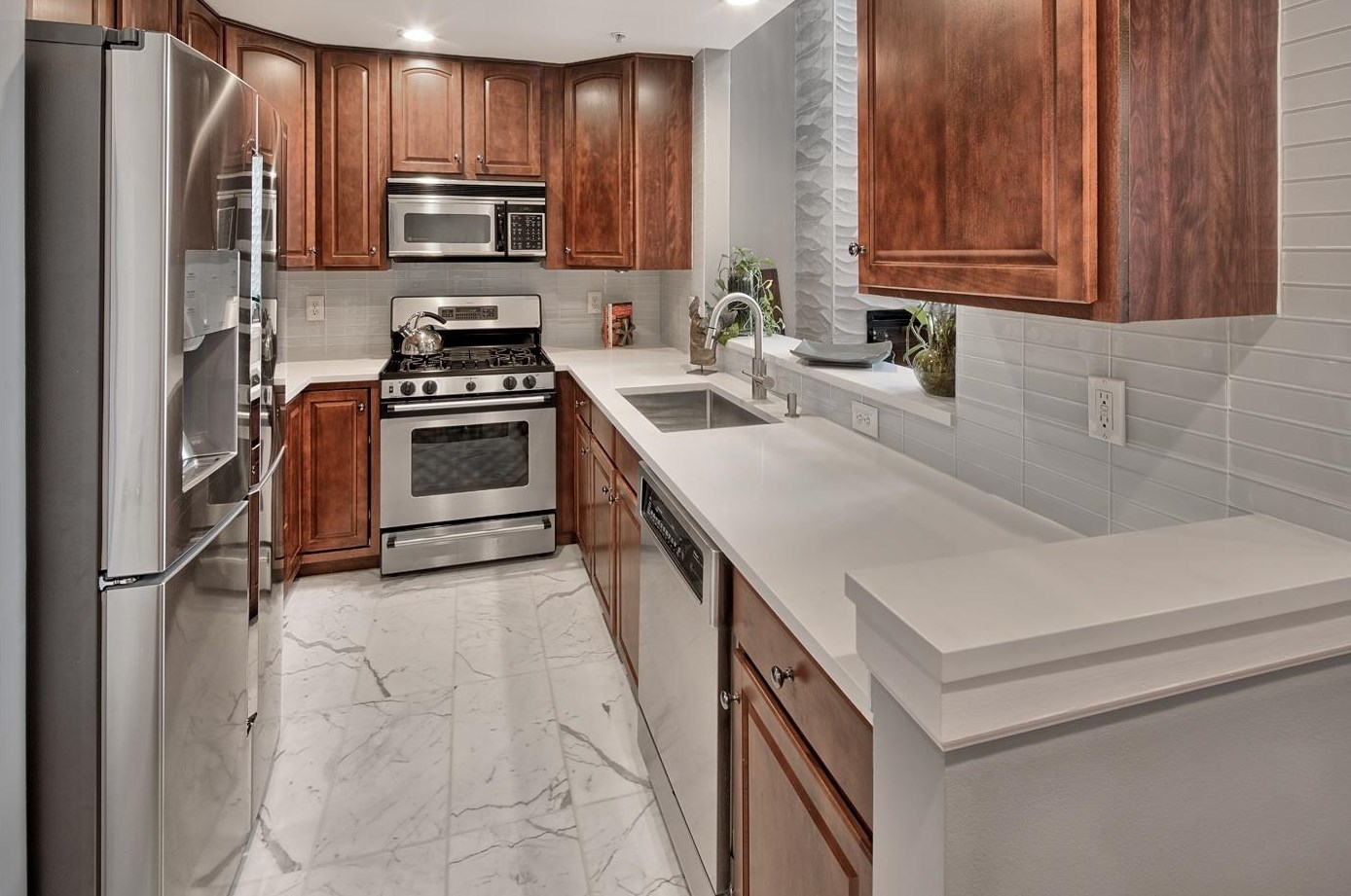 159 Lydia Dr, West New York, NJ 07093-8380
