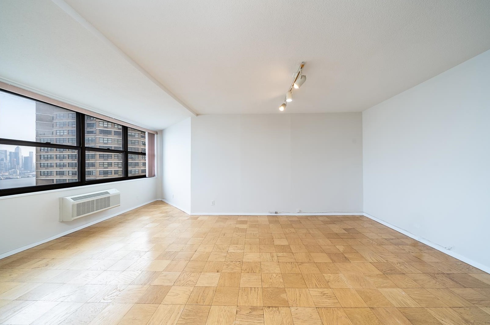 7004 Blvd E #36e, West New York, NJ 07093