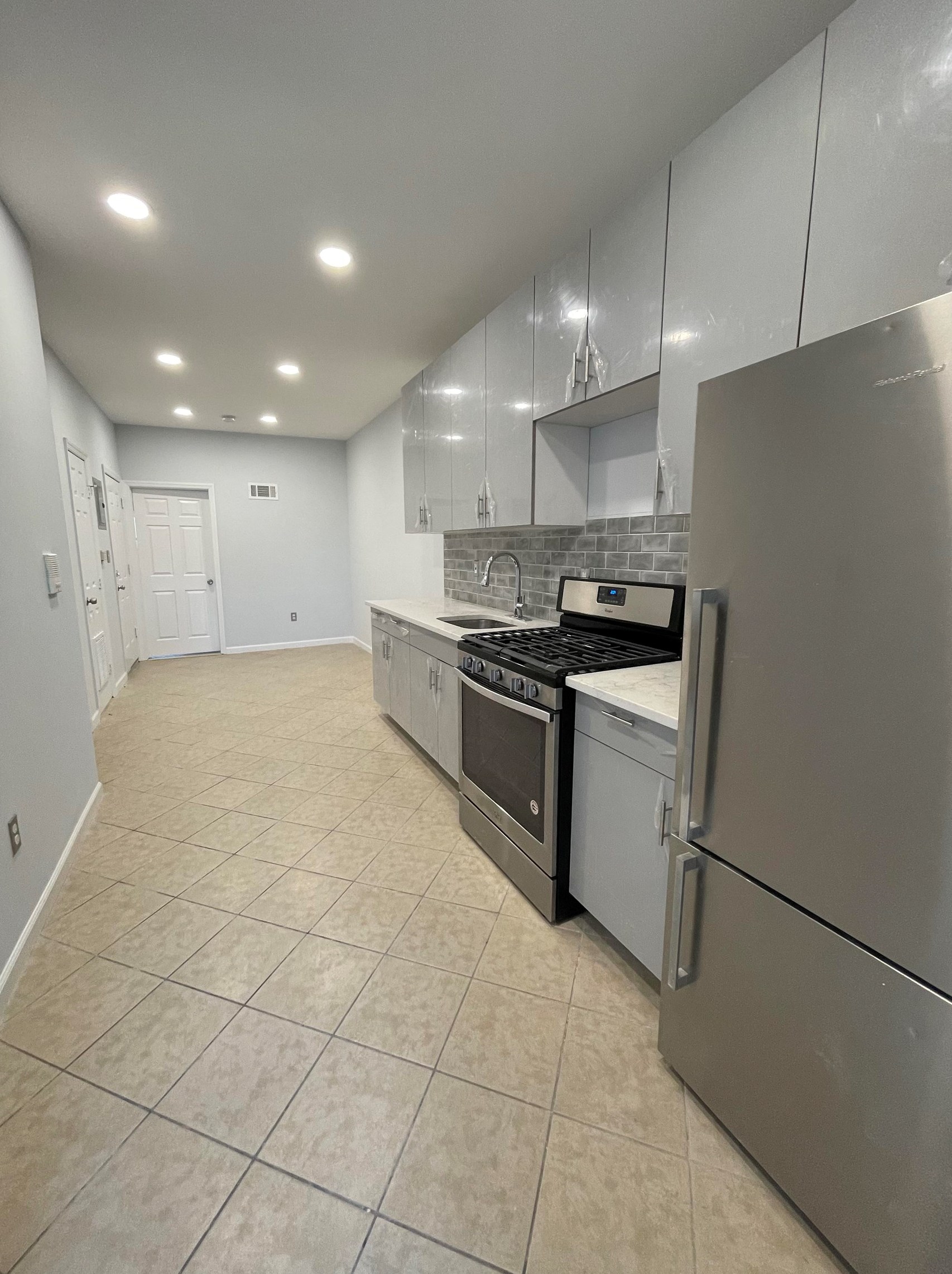 122 Lincoln St Apt 3l, Jersey City, NJ