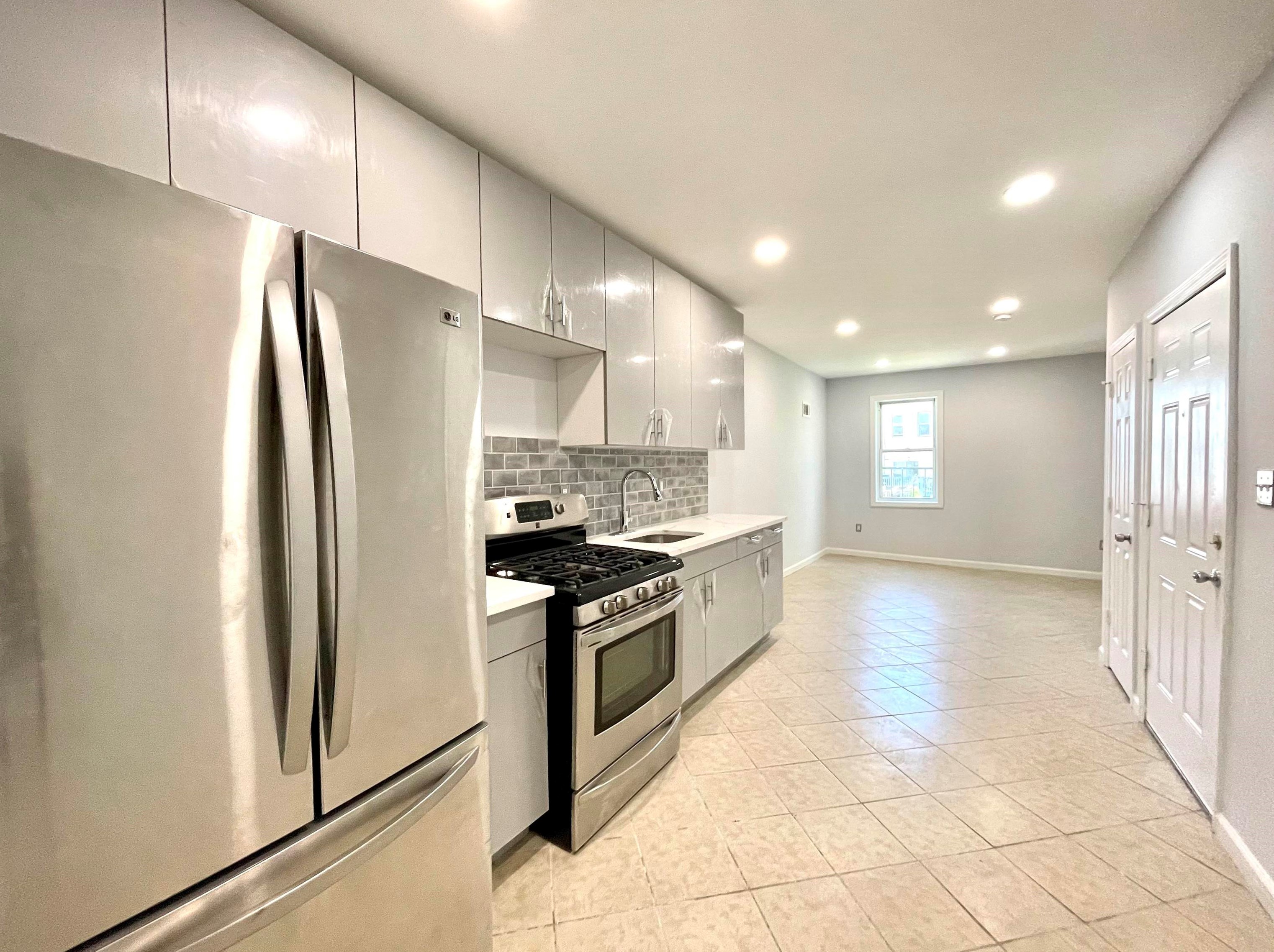 122 Lincoln St Apt 1r, Jersey City, NJ