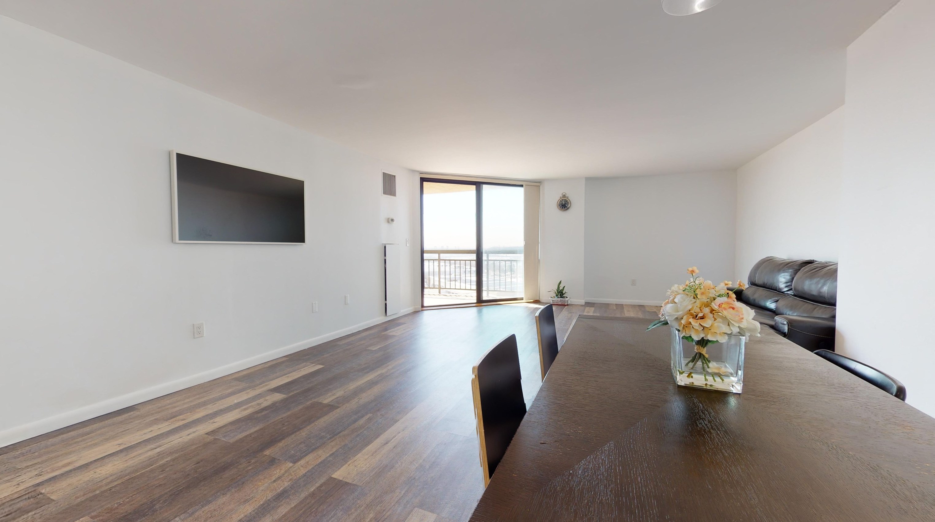 1202 Harmon Cove Tower, Secaucus, NJ 07094