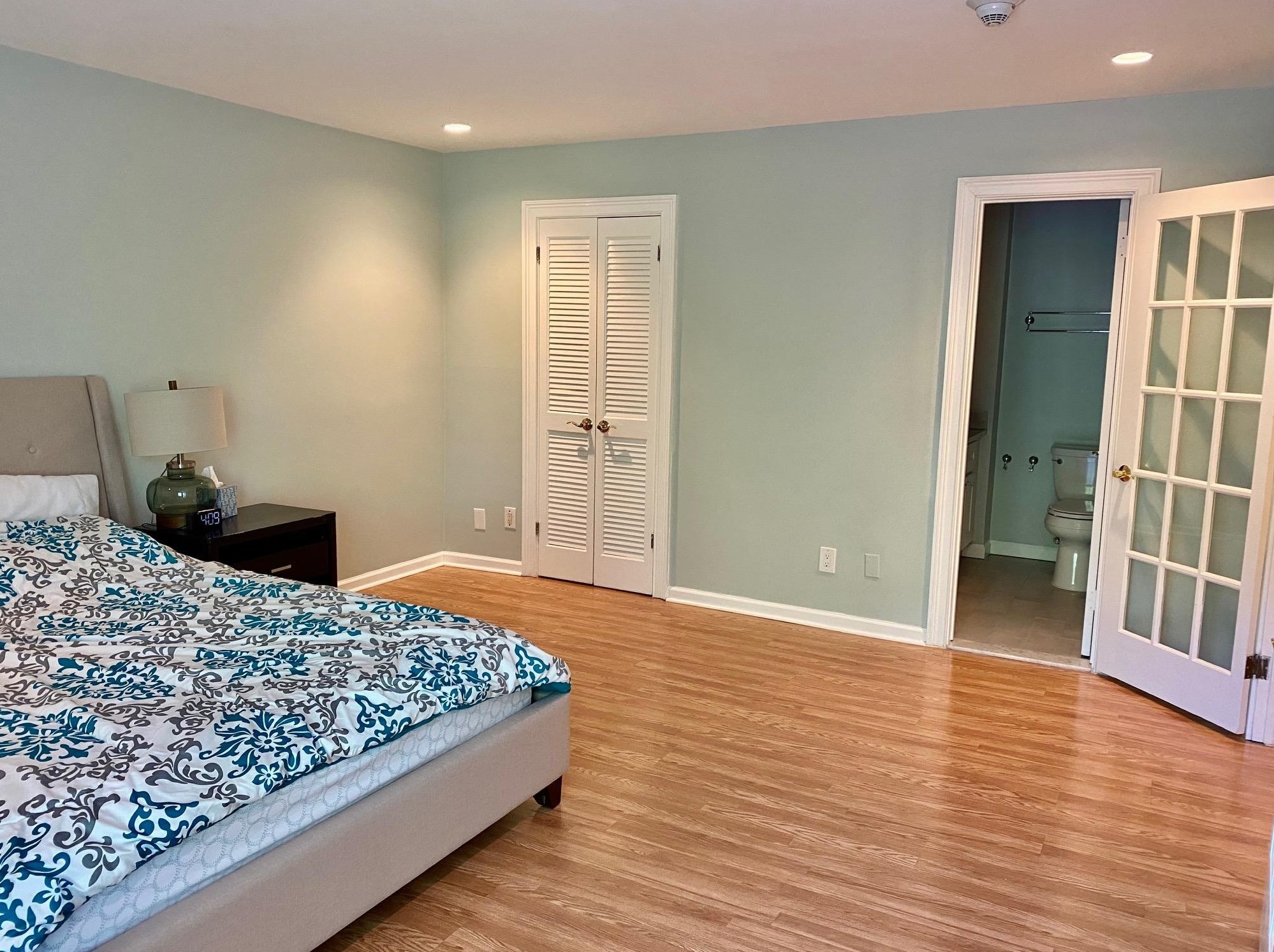 422 Egret Ln, Secaucus NJ  07094-2219 exterior