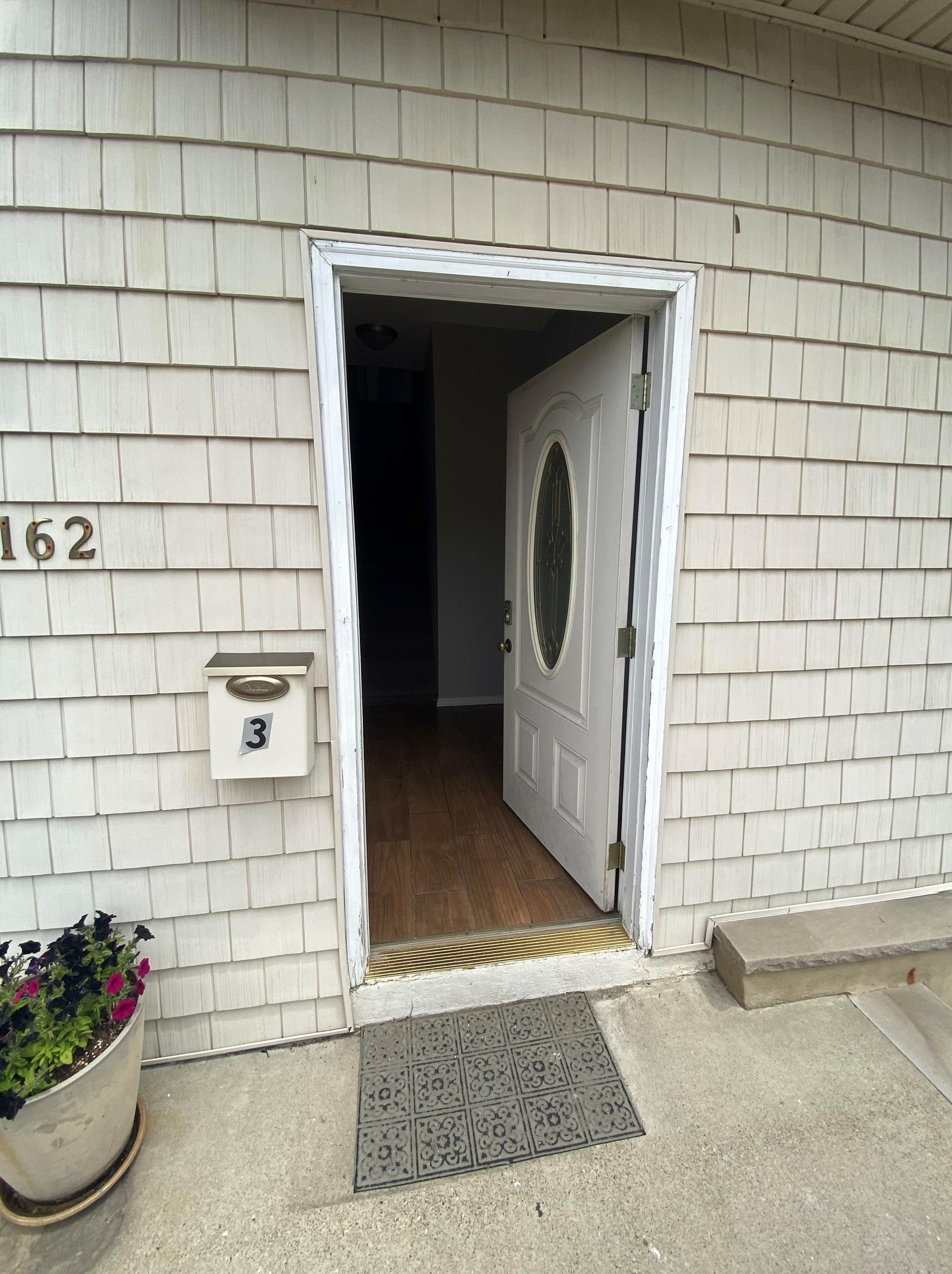 160 Lincoln St, Jersey City, NJ 07307-4220