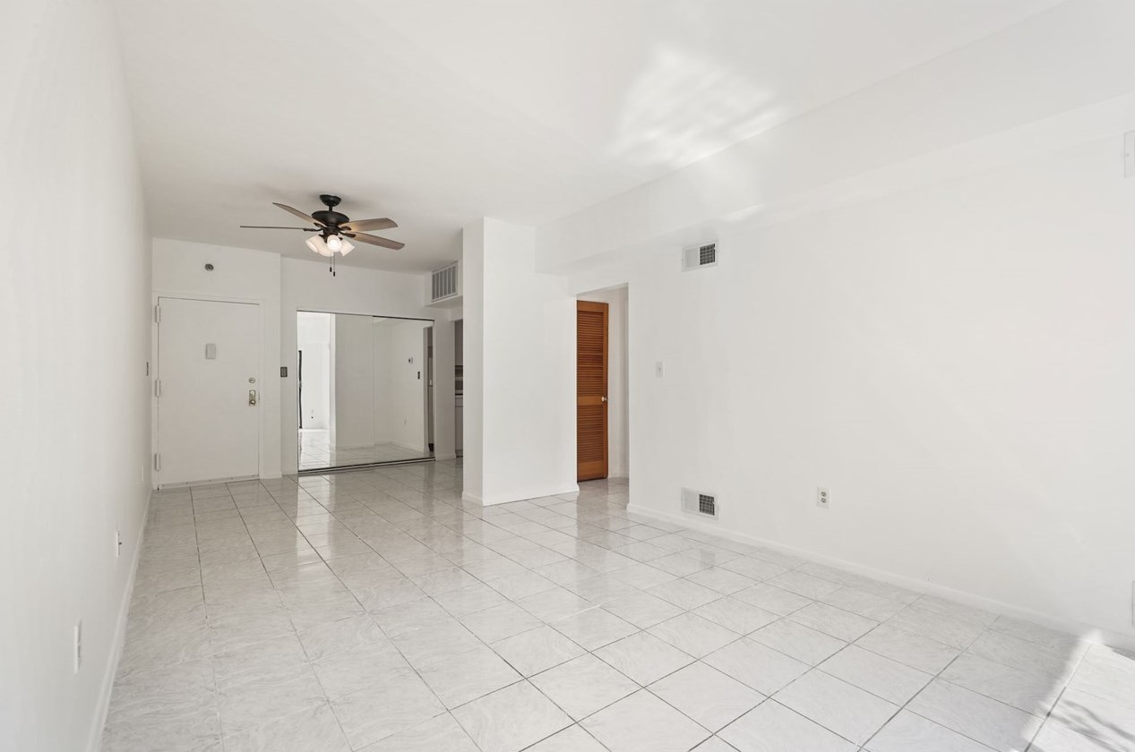 318 38th St #204, Union City, NJ 07087