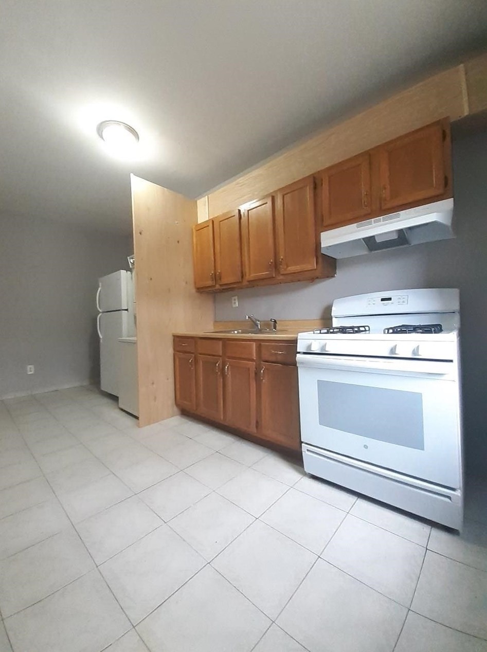 216 Highpoint Ave, Union City, NJ 07086