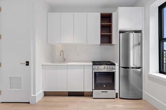 32 Magnolia Ave #402, Jersey City, NJ 07306