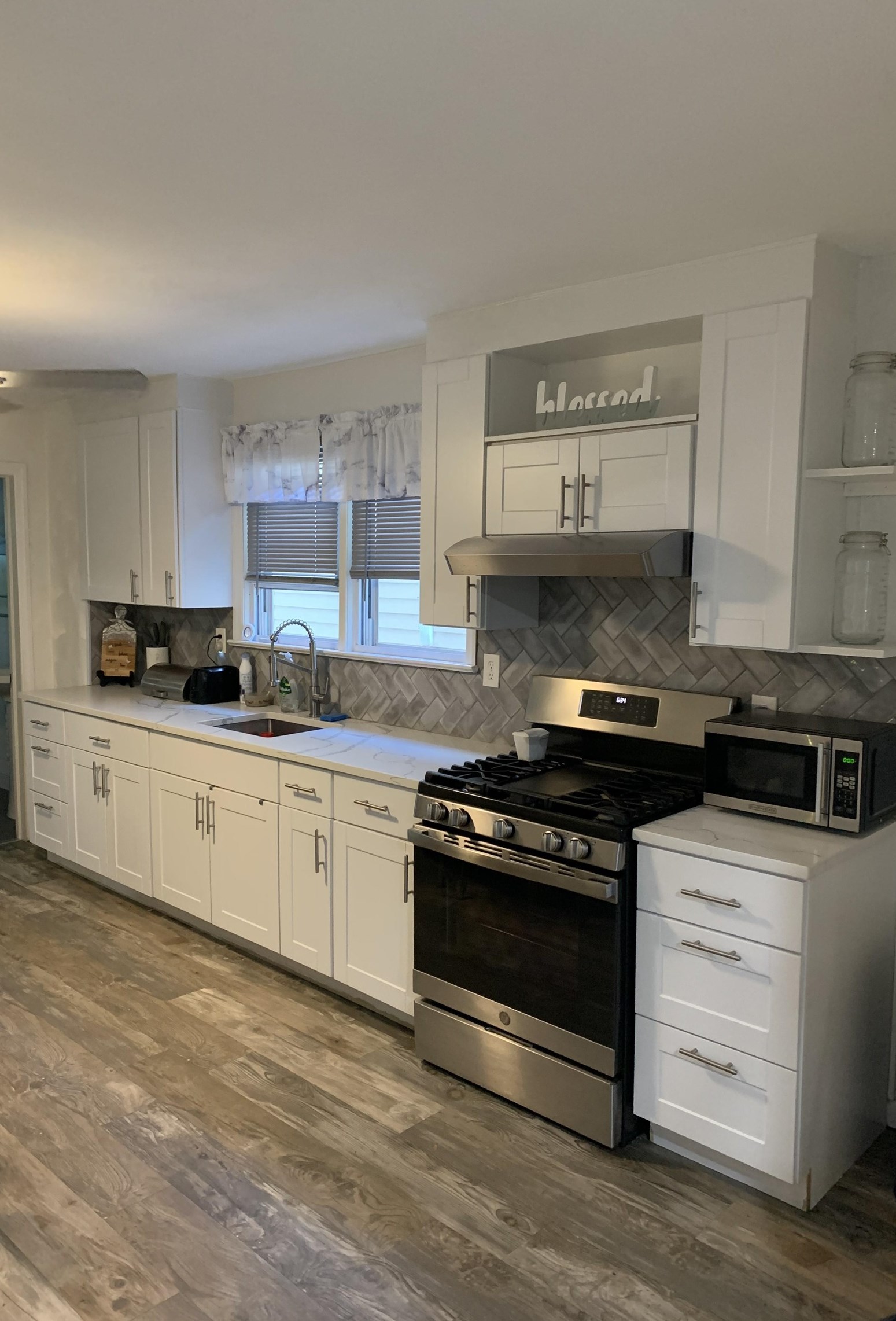 216 Custer Ave, Jersey City NJ 07305-1705 exterior