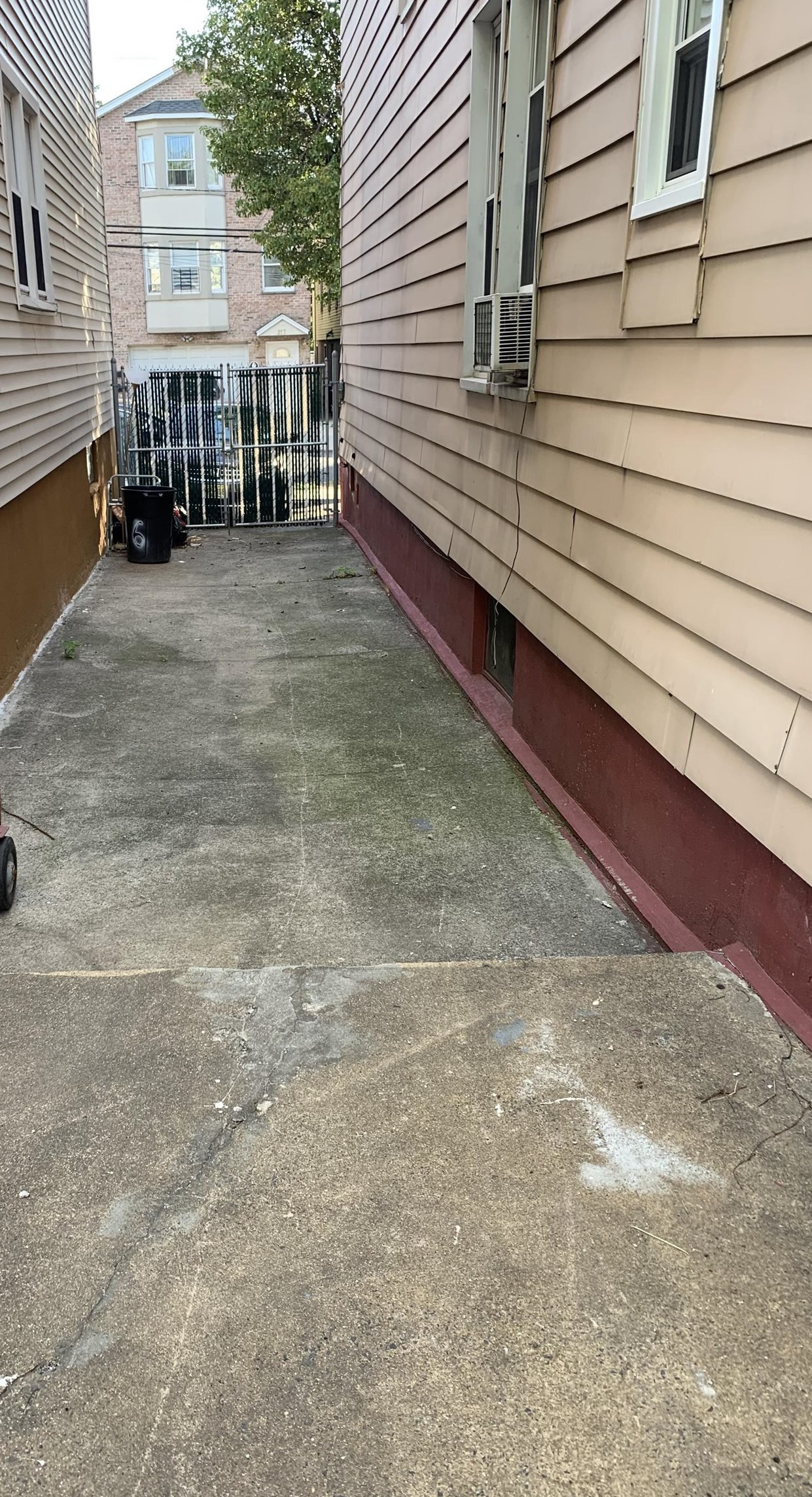 216 Custer Ave, Jersey City NJ 07305-1705 exterior