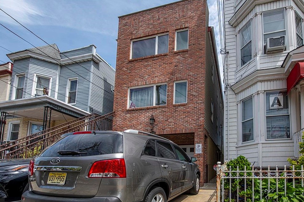 4518 Hudson Ave, Union City, NJ 07087