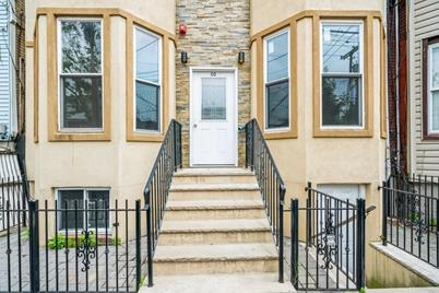 80 Webster Ave #3R - Photo 1